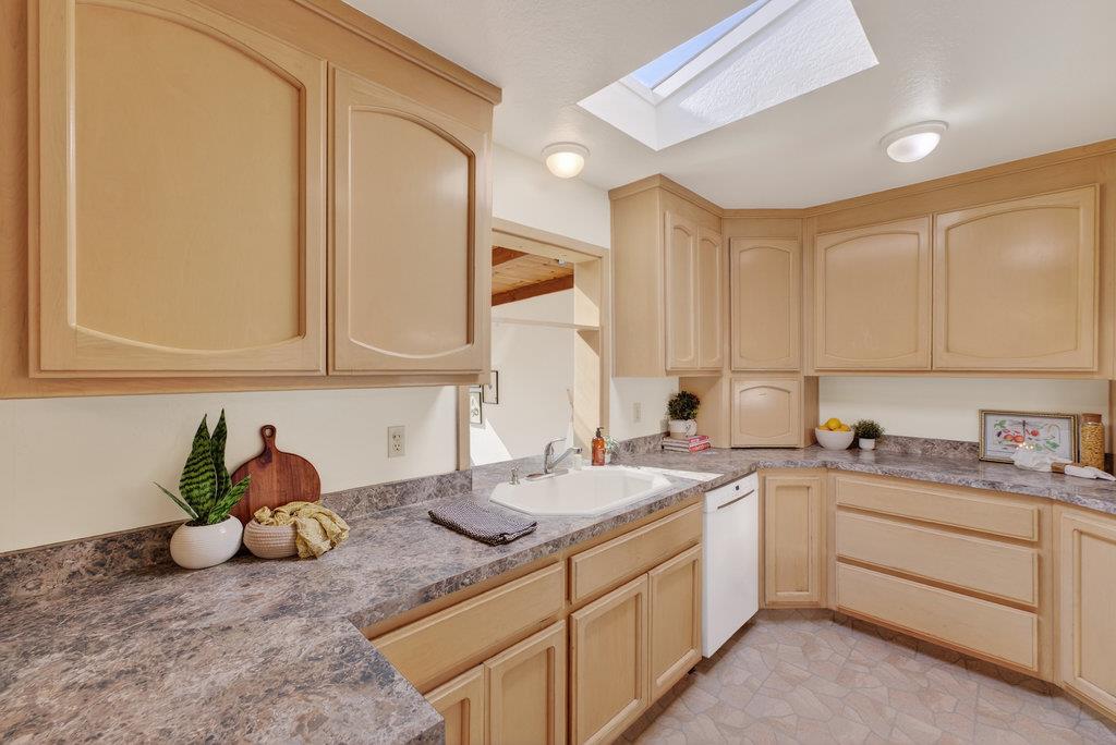 Detail Gallery Image 7 of 41 For 215 Younglove Ave, Santa Cruz,  CA 95060 - 3 Beds | 2 Baths