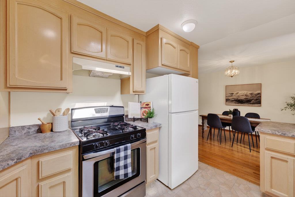 Detail Gallery Image 8 of 41 For 215 Younglove Ave, Santa Cruz,  CA 95060 - 3 Beds | 2 Baths