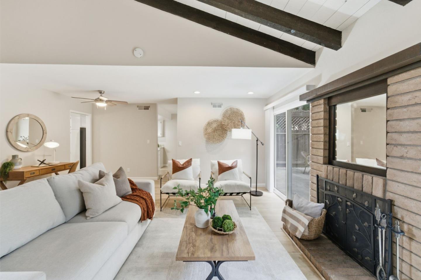 Detail Gallery Image 3 of 22 For 2971 Salem Dr, Santa Clara,  CA 95051 - 3 Beds | 2/1 Baths