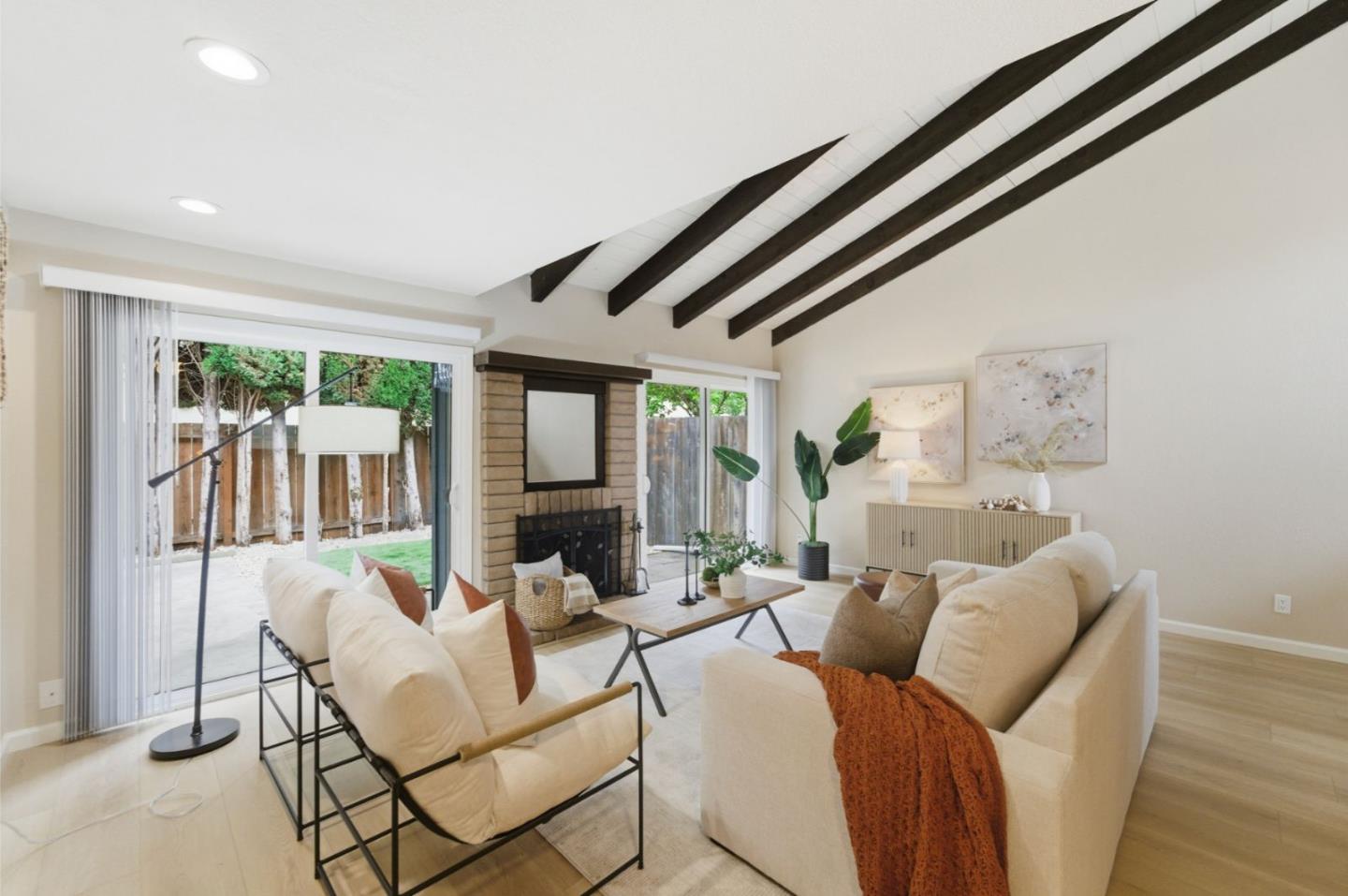 Detail Gallery Image 4 of 22 For 2971 Salem Dr, Santa Clara,  CA 95051 - 3 Beds | 2/1 Baths