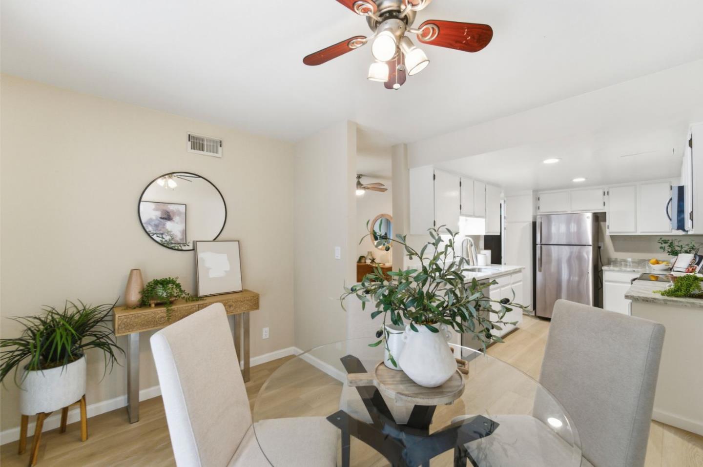 Detail Gallery Image 6 of 22 For 2971 Salem Dr, Santa Clara,  CA 95051 - 3 Beds | 2/1 Baths