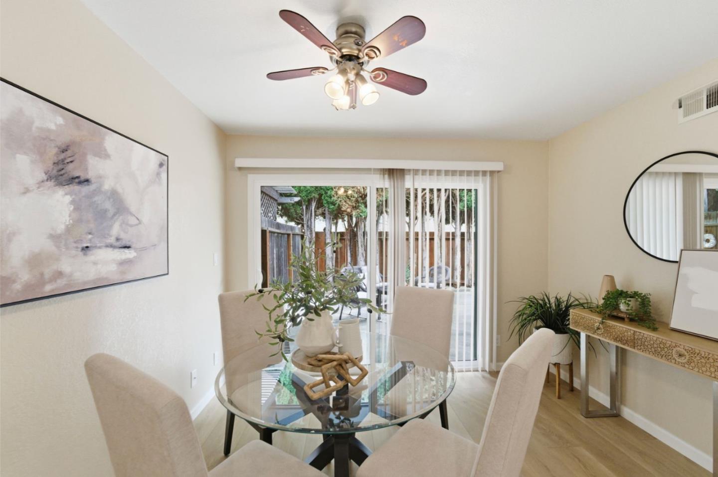 Detail Gallery Image 7 of 22 For 2971 Salem Dr, Santa Clara,  CA 95051 - 3 Beds | 2/1 Baths