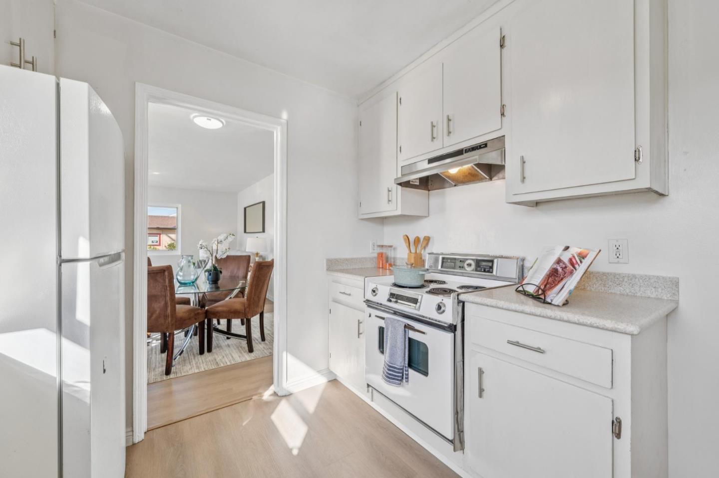 Detail Gallery Image 10 of 15 For 15244 Upton Ave, San Leandro,  CA 94578 - 2 Beds | 1 Baths