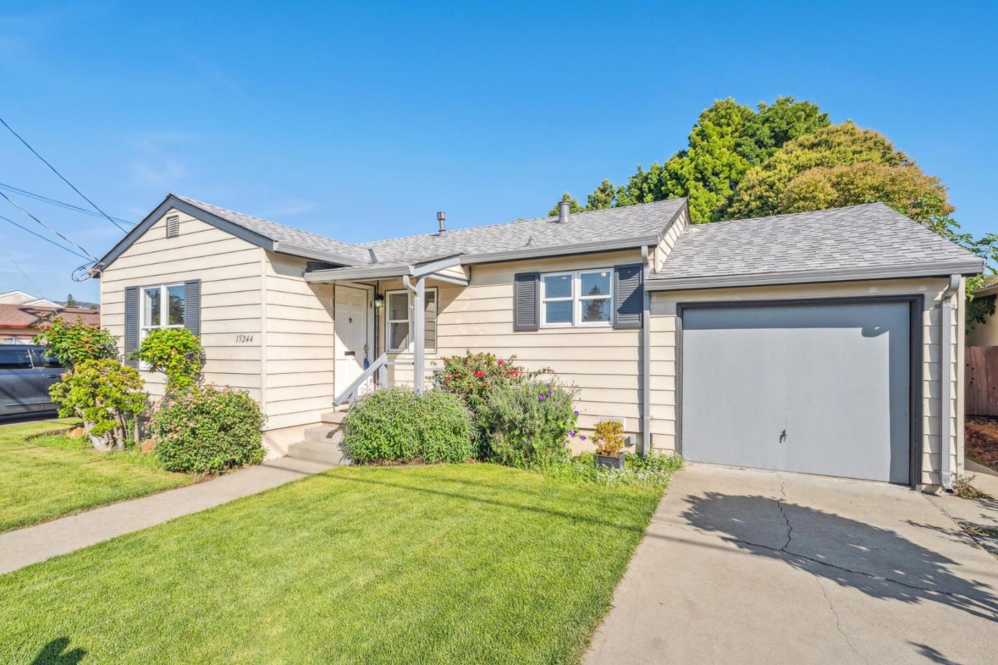 Detail Gallery Image 2 of 15 For 15244 Upton Ave, San Leandro,  CA 94578 - 2 Beds | 1 Baths