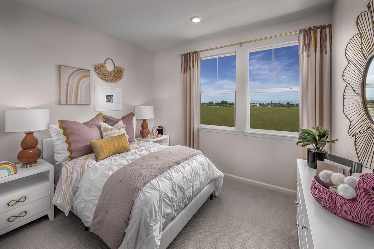 Detail Gallery Image 10 of 12 For 1910 Peony St, Hollister,  CA 95023 - 5 Beds | 3 Baths