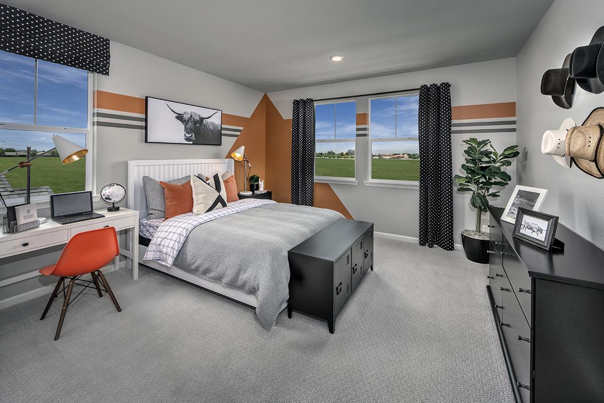 Detail Gallery Image 11 of 12 For 1910 Peony St, Hollister,  CA 95023 - 5 Beds | 3 Baths