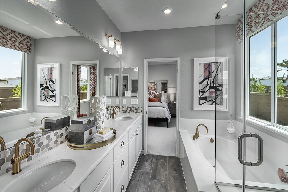 Detail Gallery Image 12 of 12 For 1910 Peony St, Hollister,  CA 95023 - 5 Beds | 3 Baths