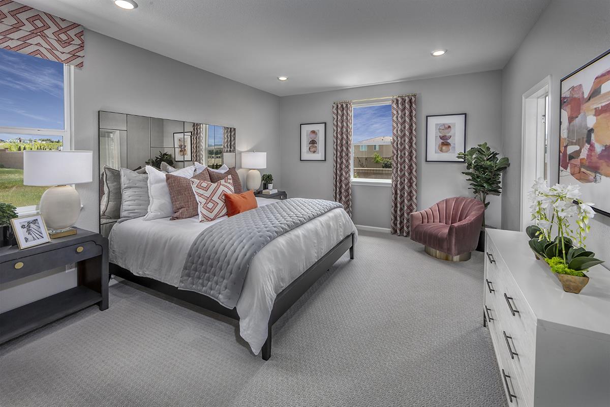 Detail Gallery Image 9 of 12 For 1910 Peony St, Hollister,  CA 95023 - 5 Beds | 3 Baths