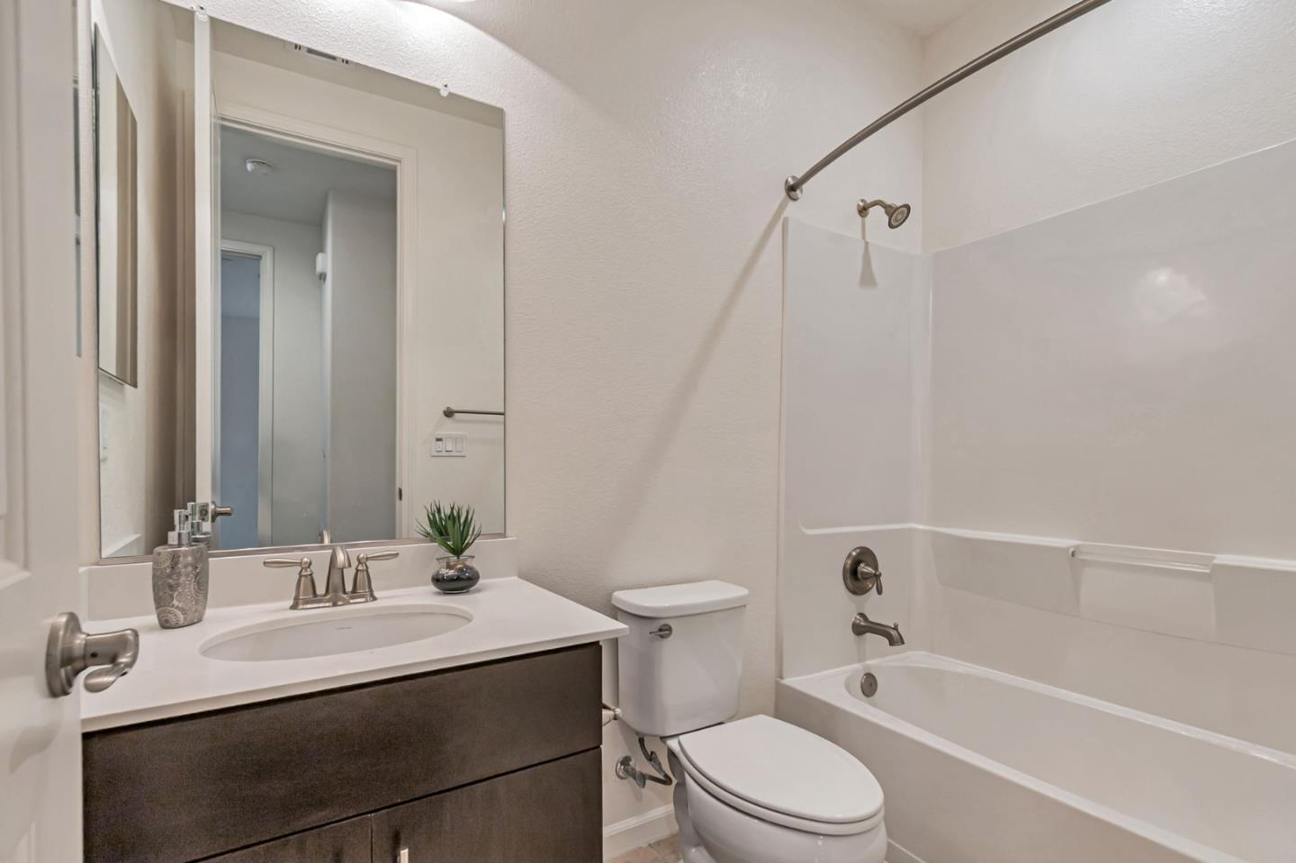 Detail Gallery Image 13 of 39 For 1890 Trento Loop, Milpitas,  CA 95035 - 3 Beds | 3 Baths