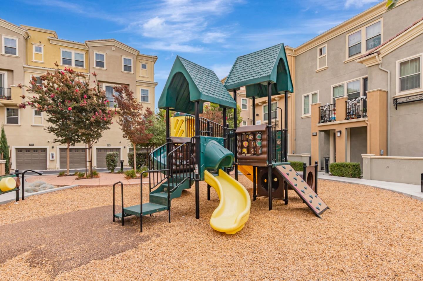 Detail Gallery Image 26 of 39 For 1890 Trento Loop, Milpitas,  CA 95035 - 3 Beds | 3 Baths