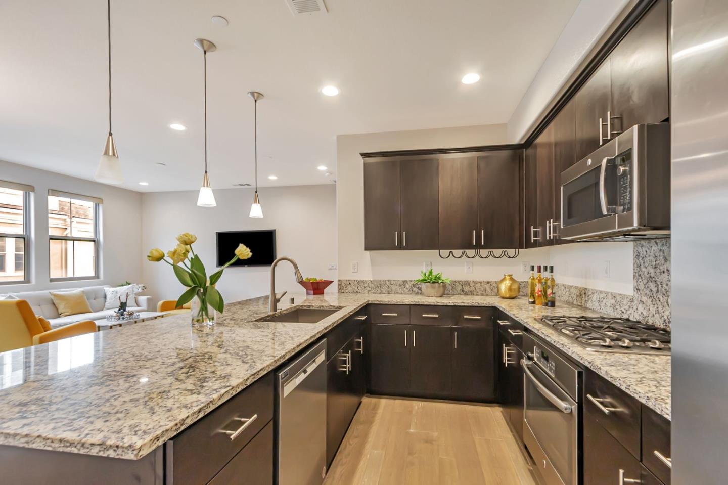 Detail Gallery Image 7 of 39 For 1890 Trento Loop, Milpitas,  CA 95035 - 3 Beds | 3 Baths