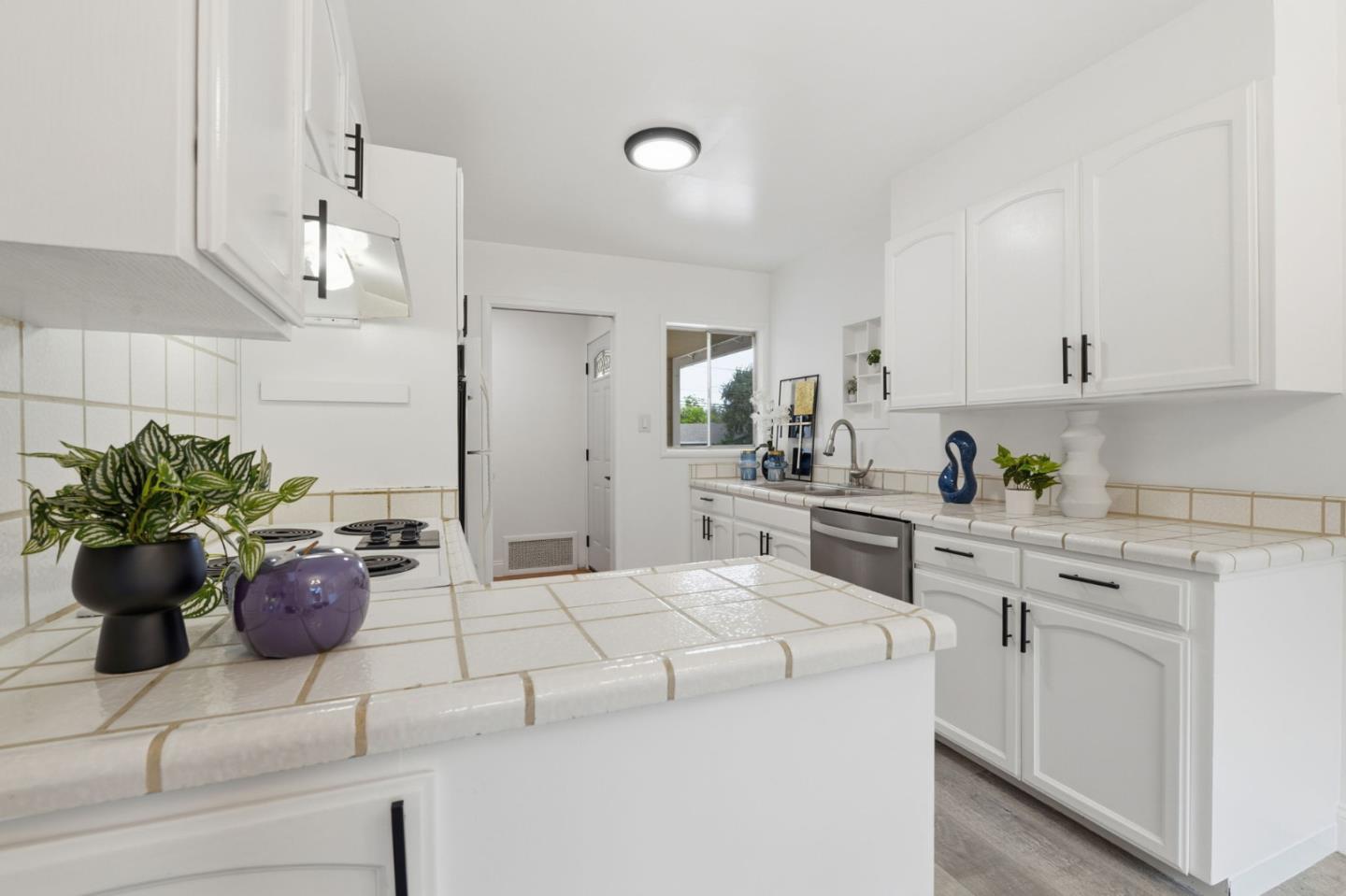 Detail Gallery Image 10 of 38 For 1715 El Verano Way, Belmont,  CA 94002 - 3 Beds | 2 Baths