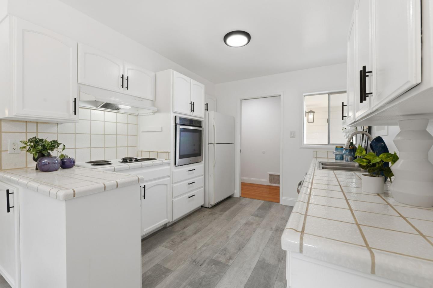 Detail Gallery Image 11 of 38 For 1715 El Verano Way, Belmont,  CA 94002 - 3 Beds | 2 Baths