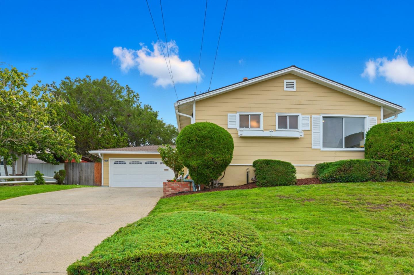 Detail Gallery Image 2 of 38 For 1715 El Verano Way, Belmont,  CA 94002 - 3 Beds | 2 Baths