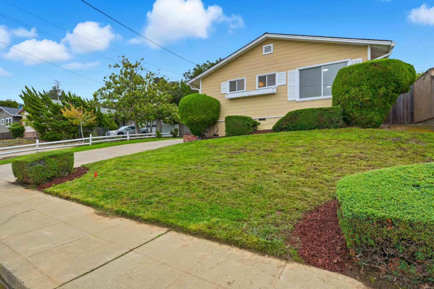 Detail Gallery Image 3 of 38 For 1715 El Verano Way, Belmont,  CA 94002 - 3 Beds | 2 Baths