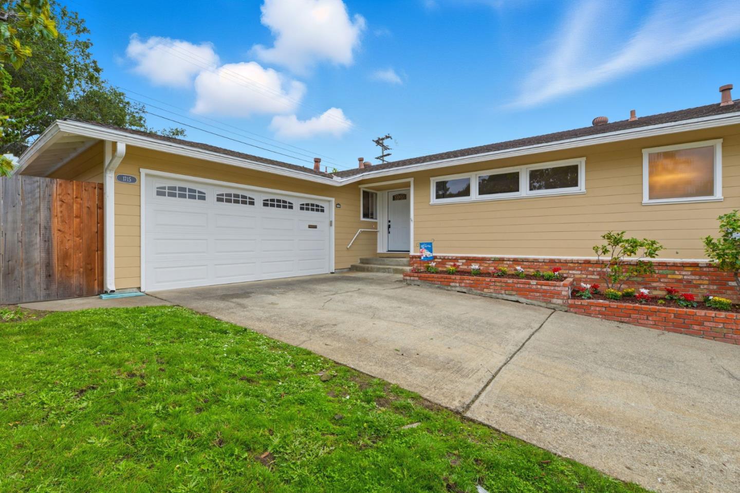 Detail Gallery Image 4 of 38 For 1715 El Verano Way, Belmont,  CA 94002 - 3 Beds | 2 Baths