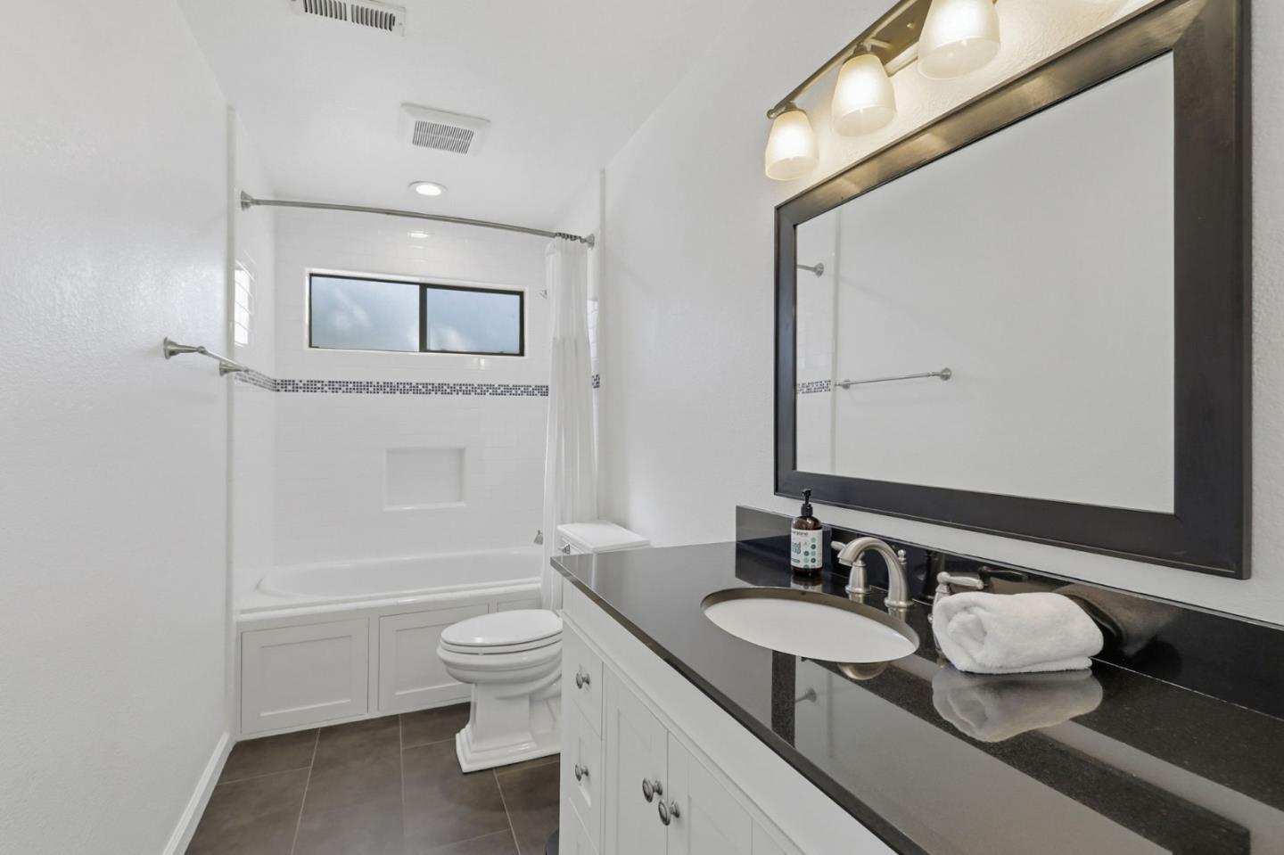 Detail Gallery Image 23 of 36 For 2093 Wente Way, San Jose,  CA 95125 - 3 Beds | 2/1 Baths