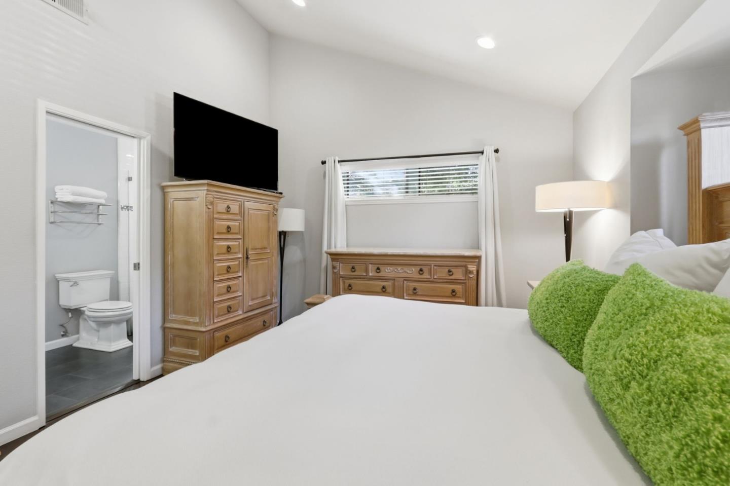 Detail Gallery Image 28 of 36 For 2093 Wente Way, San Jose,  CA 95125 - 3 Beds | 2/1 Baths