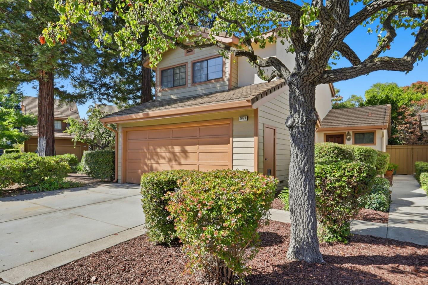 Detail Gallery Image 3 of 36 For 2093 Wente Way, San Jose,  CA 95125 - 3 Beds | 2/1 Baths