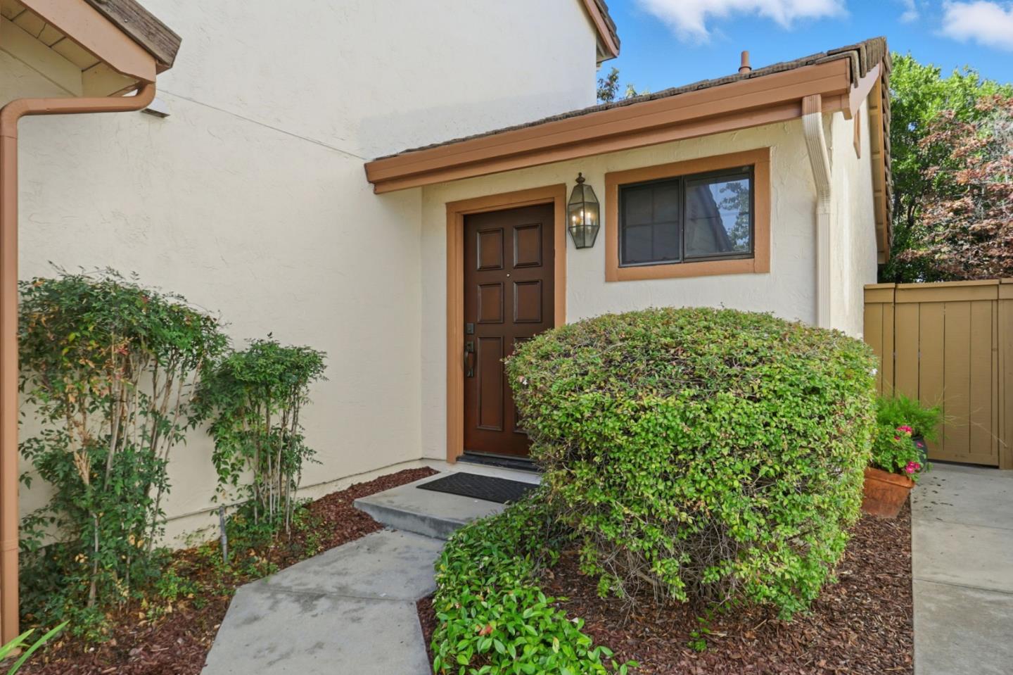 Detail Gallery Image 4 of 36 For 2093 Wente Way, San Jose,  CA 95125 - 3 Beds | 2/1 Baths