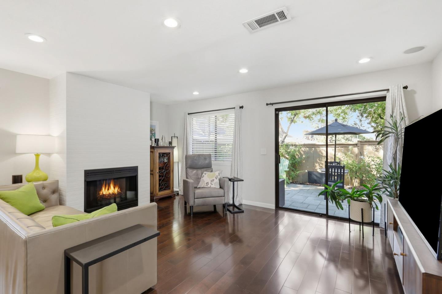 Detail Gallery Image 5 of 36 For 2093 Wente Way, San Jose,  CA 95125 - 3 Beds | 2/1 Baths