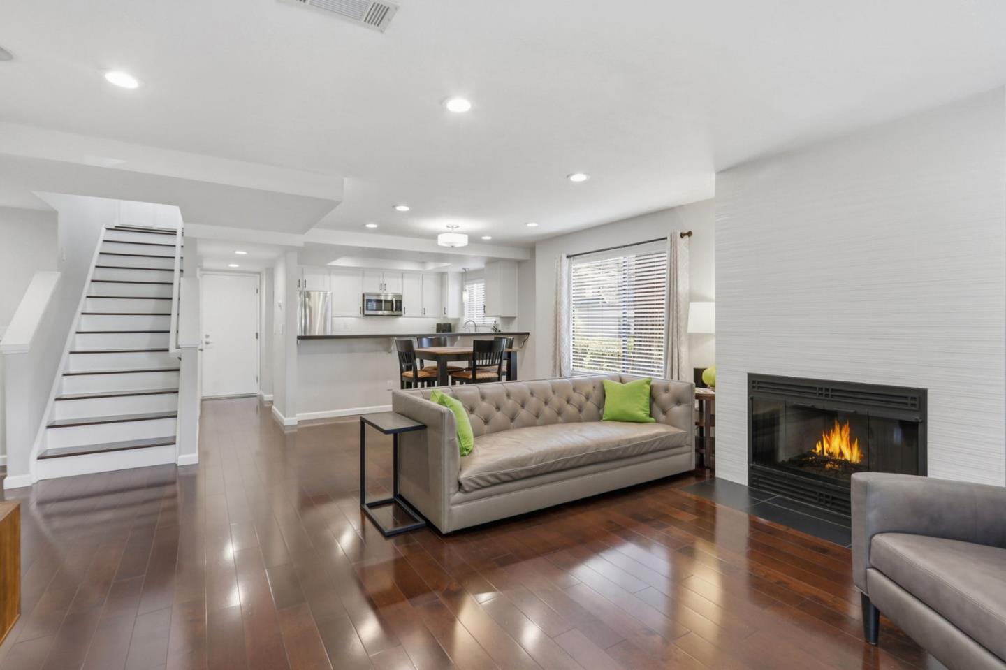 Detail Gallery Image 7 of 36 For 2093 Wente Way, San Jose,  CA 95125 - 3 Beds | 2/1 Baths