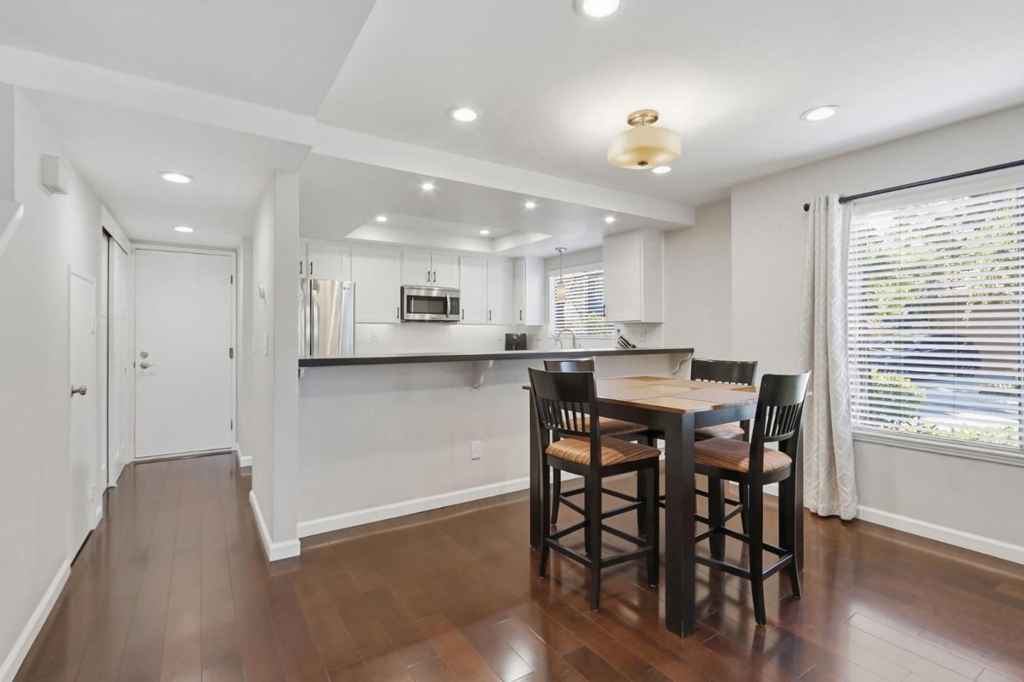 Detail Gallery Image 8 of 36 For 2093 Wente Way, San Jose,  CA 95125 - 3 Beds | 2/1 Baths