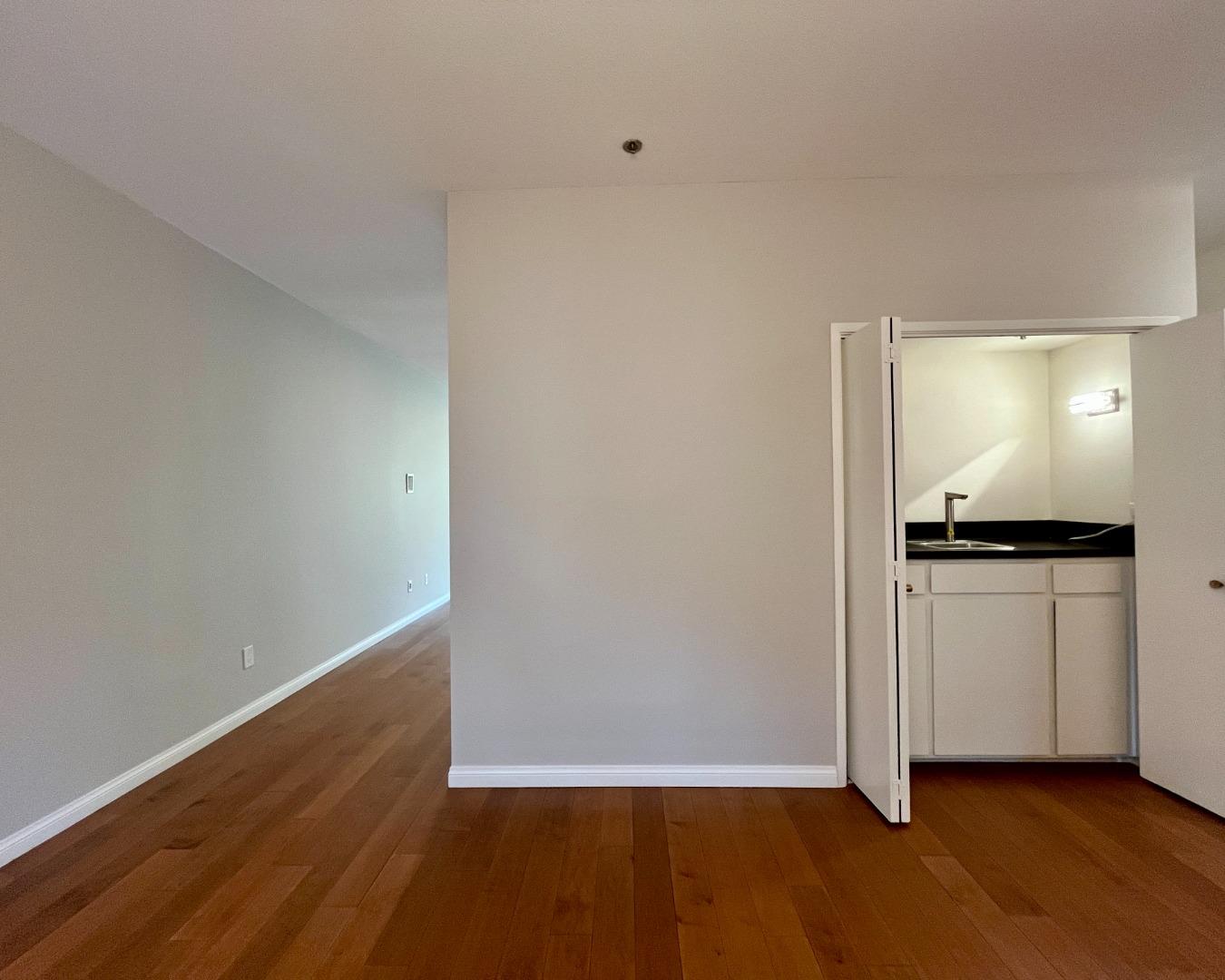Detail Gallery Image 12 of 24 For 525 Almer Rd #210,  Burlingame,  CA 94010 - 2 Beds | 2 Baths