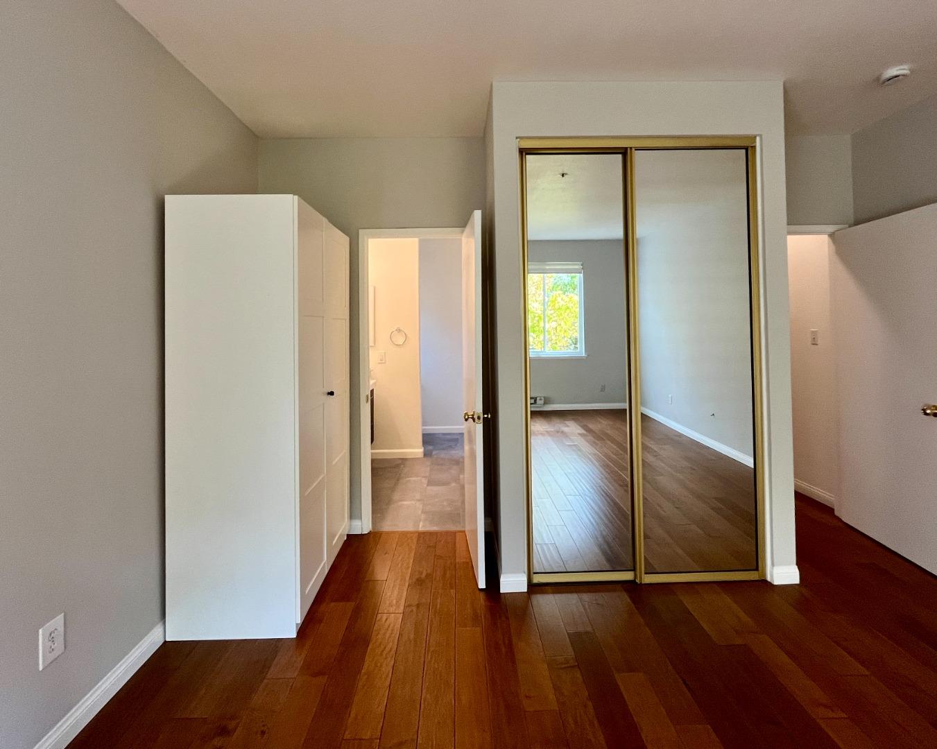 Detail Gallery Image 19 of 24 For 525 Almer Rd #210,  Burlingame,  CA 94010 - 2 Beds | 2 Baths