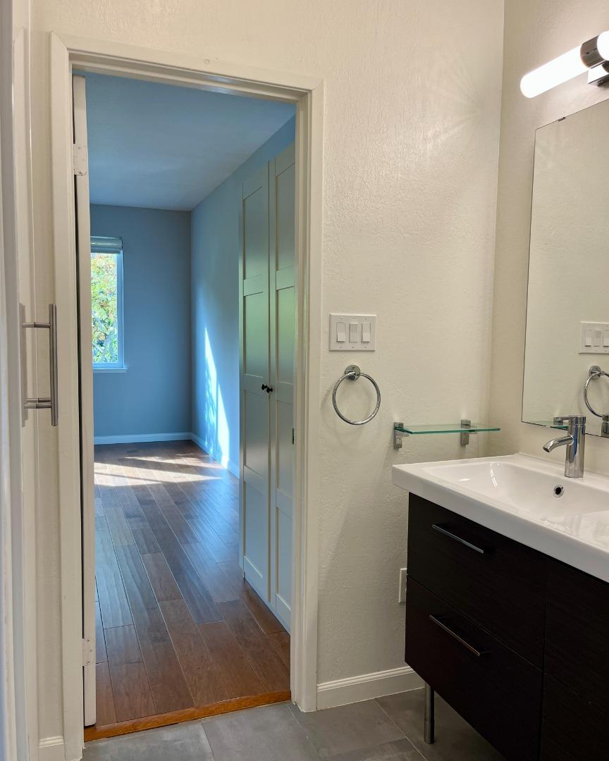 Detail Gallery Image 20 of 24 For 525 Almer Rd #210,  Burlingame,  CA 94010 - 2 Beds | 2 Baths