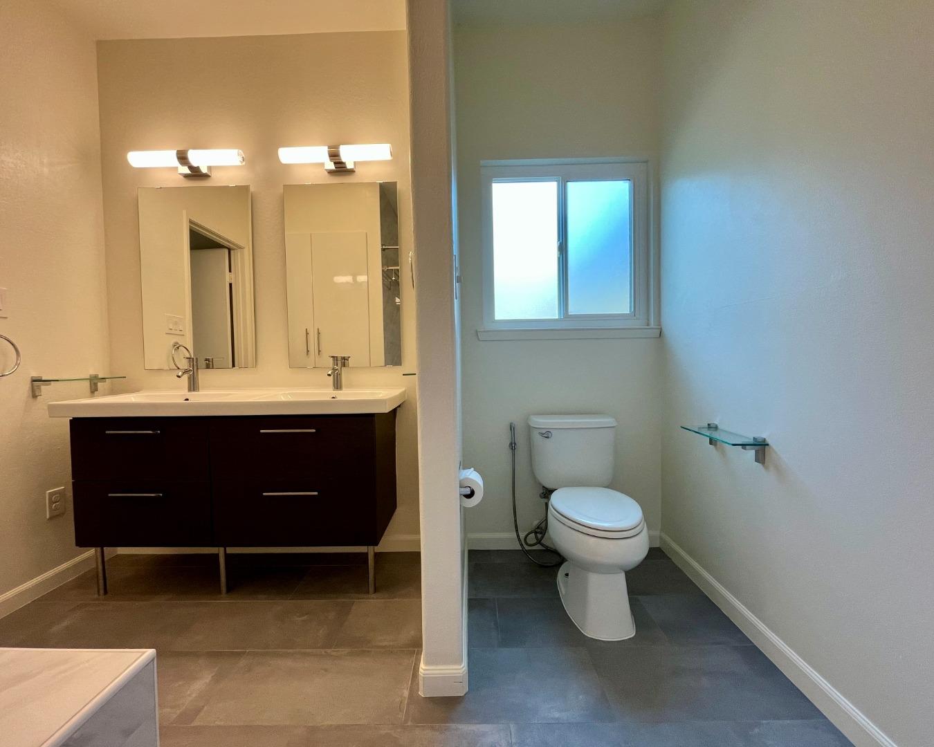 Detail Gallery Image 21 of 24 For 525 Almer Rd #210,  Burlingame,  CA 94010 - 2 Beds | 2 Baths