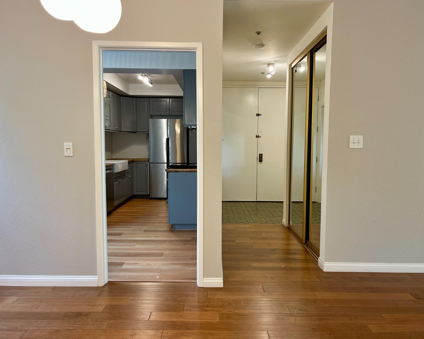 Detail Gallery Image 7 of 24 For 525 Almer Rd #210,  Burlingame,  CA 94010 - 2 Beds | 2 Baths