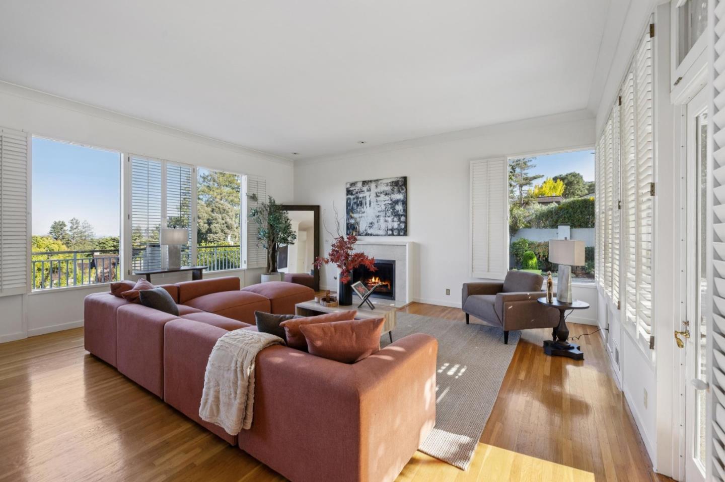 Detail Gallery Image 17 of 47 For 465 El Centro Rd, Hillsborough,  CA 94010 - 3 Beds | 3 Baths