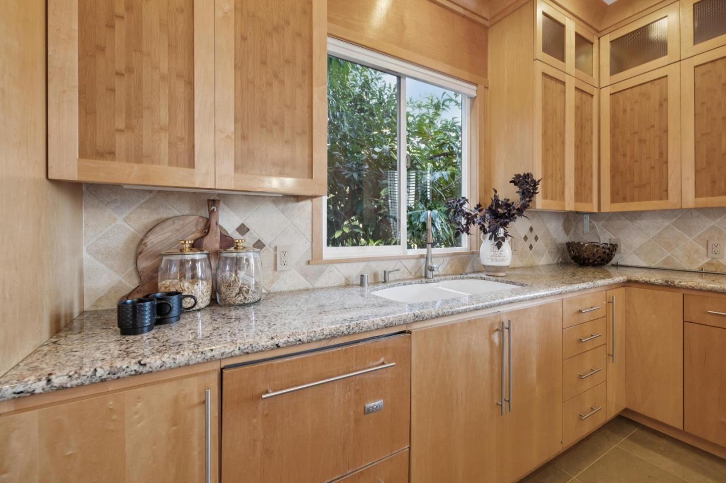 Detail Gallery Image 23 of 47 For 465 El Centro Rd, Hillsborough,  CA 94010 - 3 Beds | 3 Baths