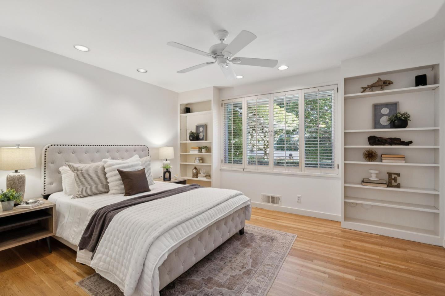 Detail Gallery Image 28 of 47 For 465 El Centro Rd, Hillsborough,  CA 94010 - 3 Beds | 3 Baths