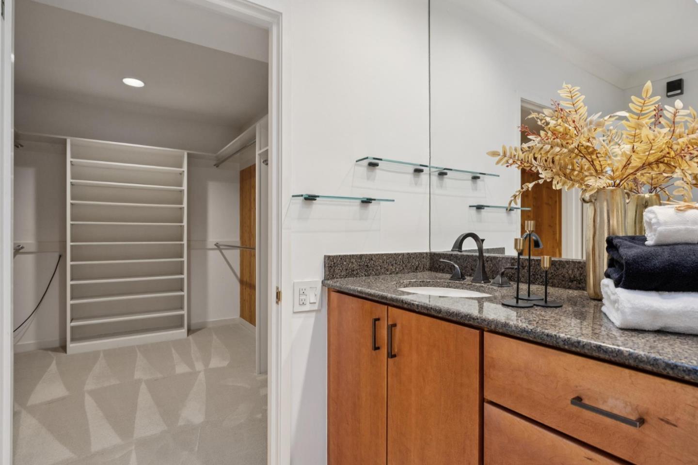 Detail Gallery Image 36 of 47 For 465 El Centro Rd, Hillsborough,  CA 94010 - 3 Beds | 3 Baths