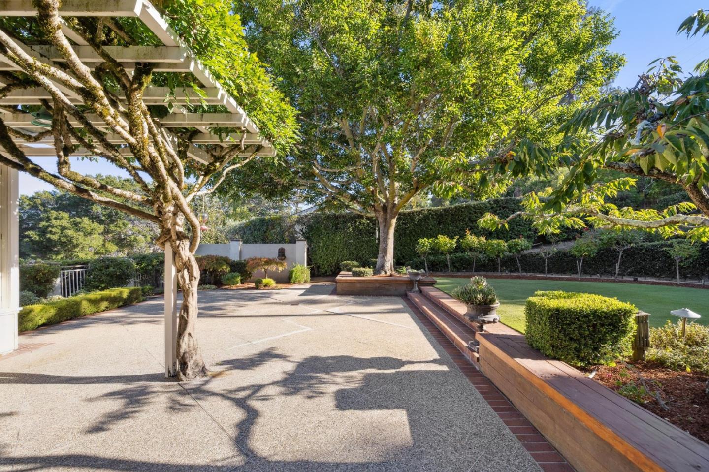 Detail Gallery Image 41 of 47 For 465 El Centro Rd, Hillsborough,  CA 94010 - 3 Beds | 3 Baths