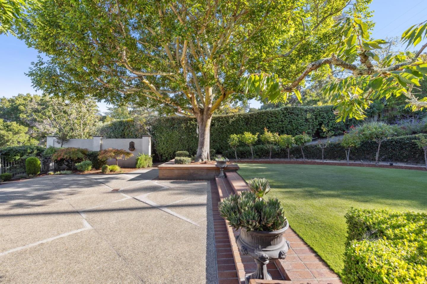 Detail Gallery Image 42 of 47 For 465 El Centro Rd, Hillsborough,  CA 94010 - 3 Beds | 3 Baths