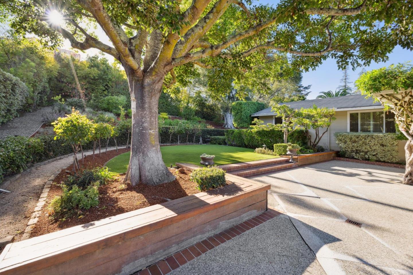 Detail Gallery Image 43 of 47 For 465 El Centro Rd, Hillsborough,  CA 94010 - 3 Beds | 3 Baths