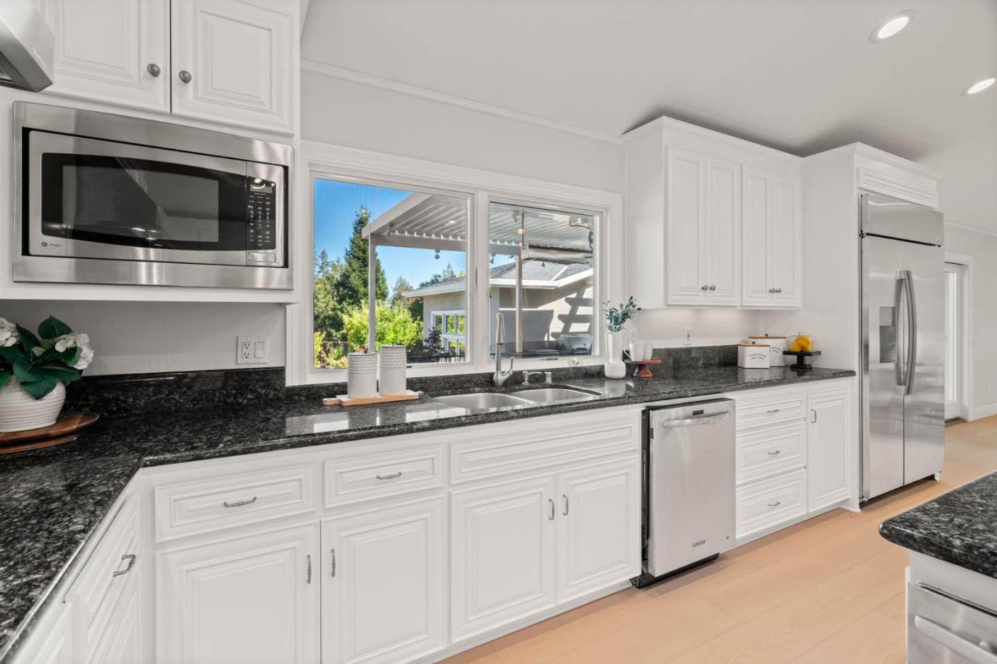 Detail Gallery Image 19 of 73 For 19305 Zinfandel Ct, Saratoga,  CA 95070 - 5 Beds | 5/1 Baths