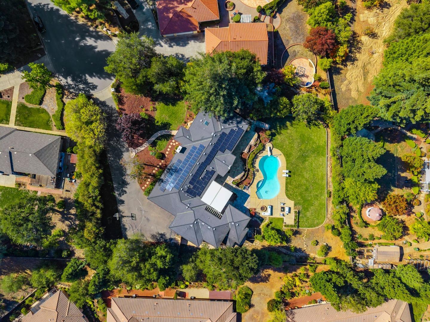 Detail Gallery Image 2 of 73 For 19305 Zinfandel Ct, Saratoga,  CA 95070 - 5 Beds | 5/1 Baths