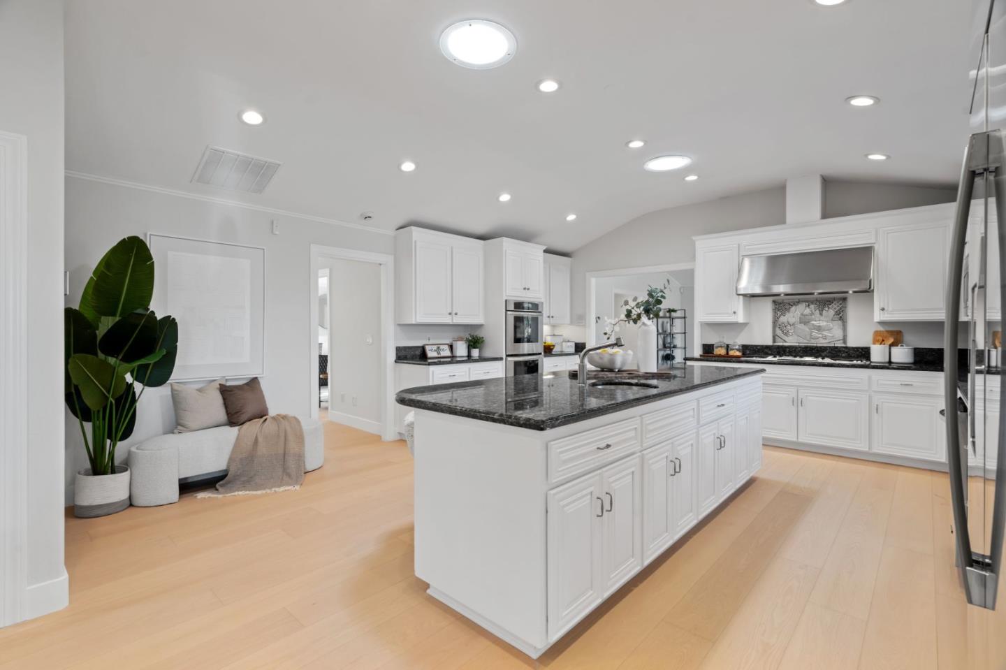 Detail Gallery Image 22 of 73 For 19305 Zinfandel Ct, Saratoga,  CA 95070 - 5 Beds | 5/1 Baths