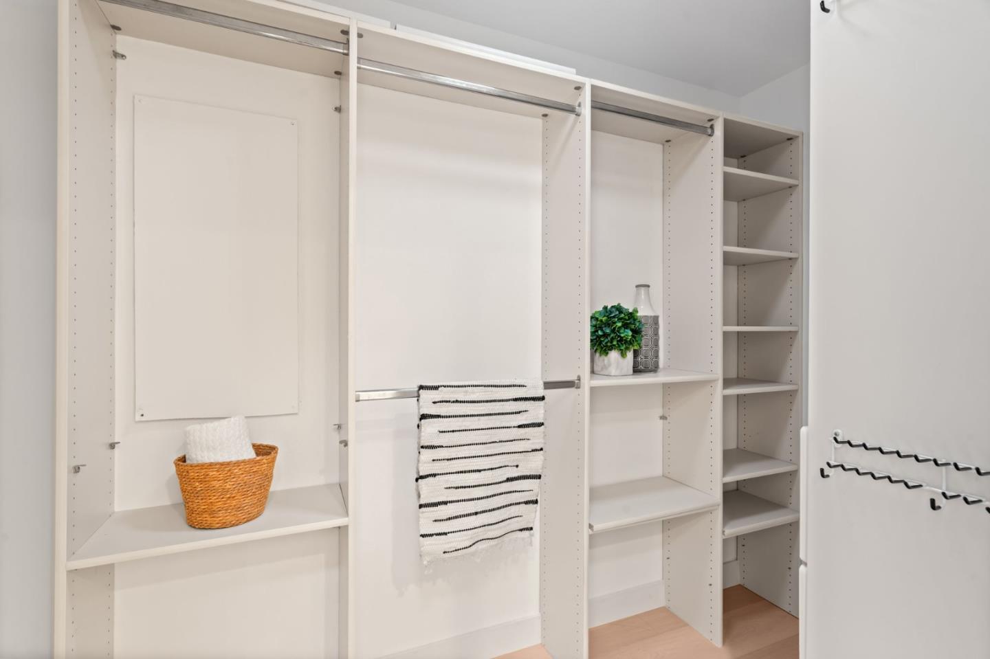 Detail Gallery Image 38 of 73 For 19305 Zinfandel Ct, Saratoga,  CA 95070 - 5 Beds | 5/1 Baths