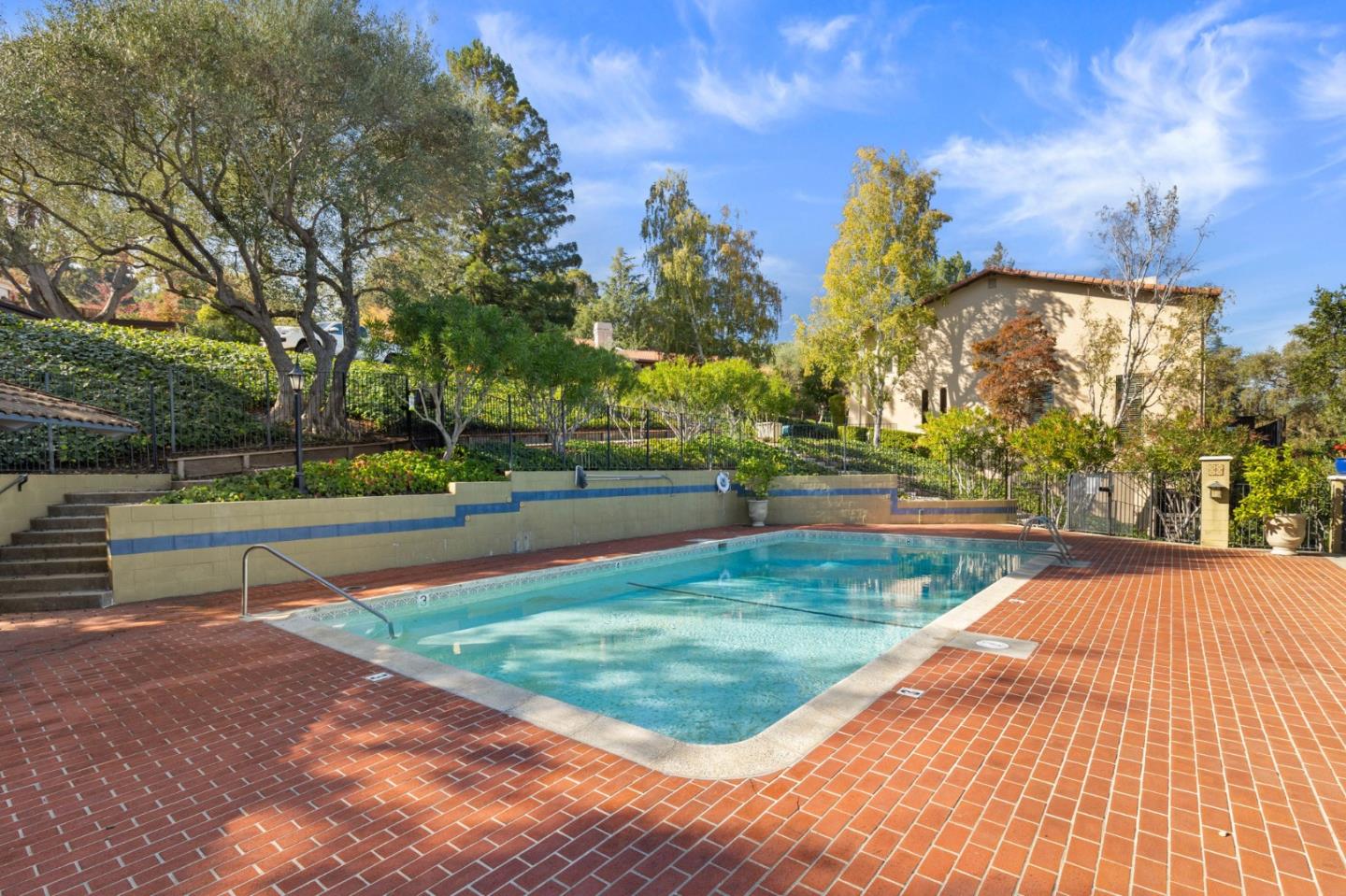 Detail Gallery Image 34 of 37 For 18400 Overlook Rd #56,  Los Gatos,  CA 95030 - 3 Beds | 2/1 Baths