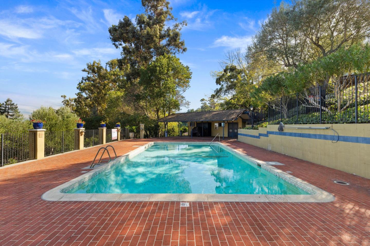 Detail Gallery Image 35 of 37 For 18400 Overlook Rd #56,  Los Gatos,  CA 95030 - 3 Beds | 2/1 Baths