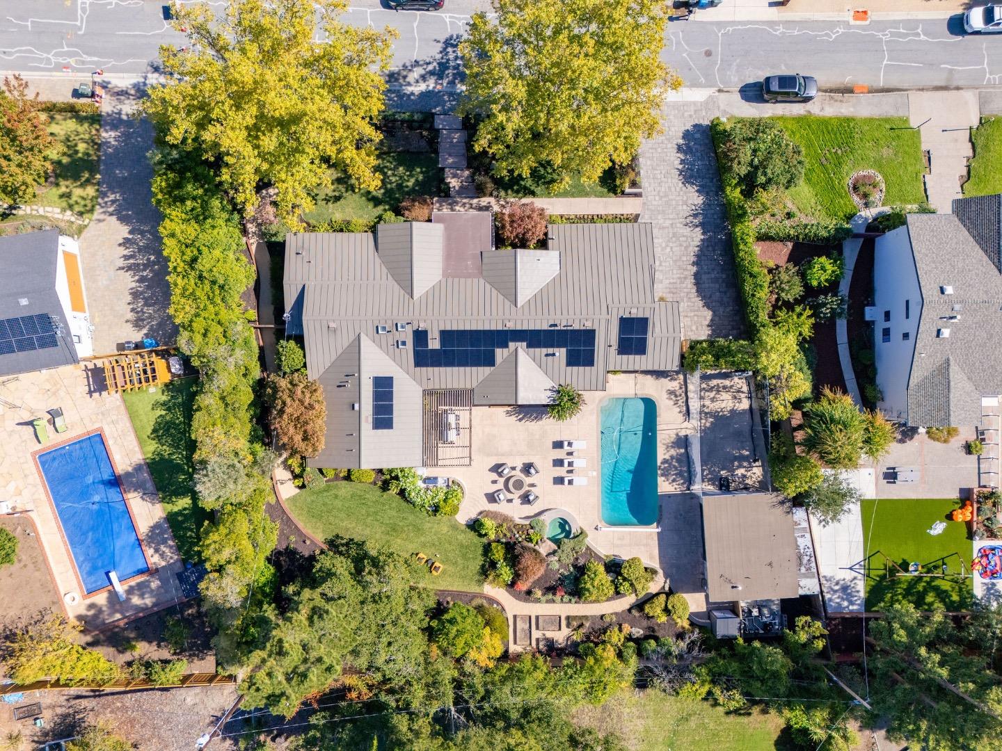 Detail Gallery Image 11 of 150 For 1485 Oak Rim Dr, Hillsborough,  CA 94010 - 5 Beds | 5/1 Baths