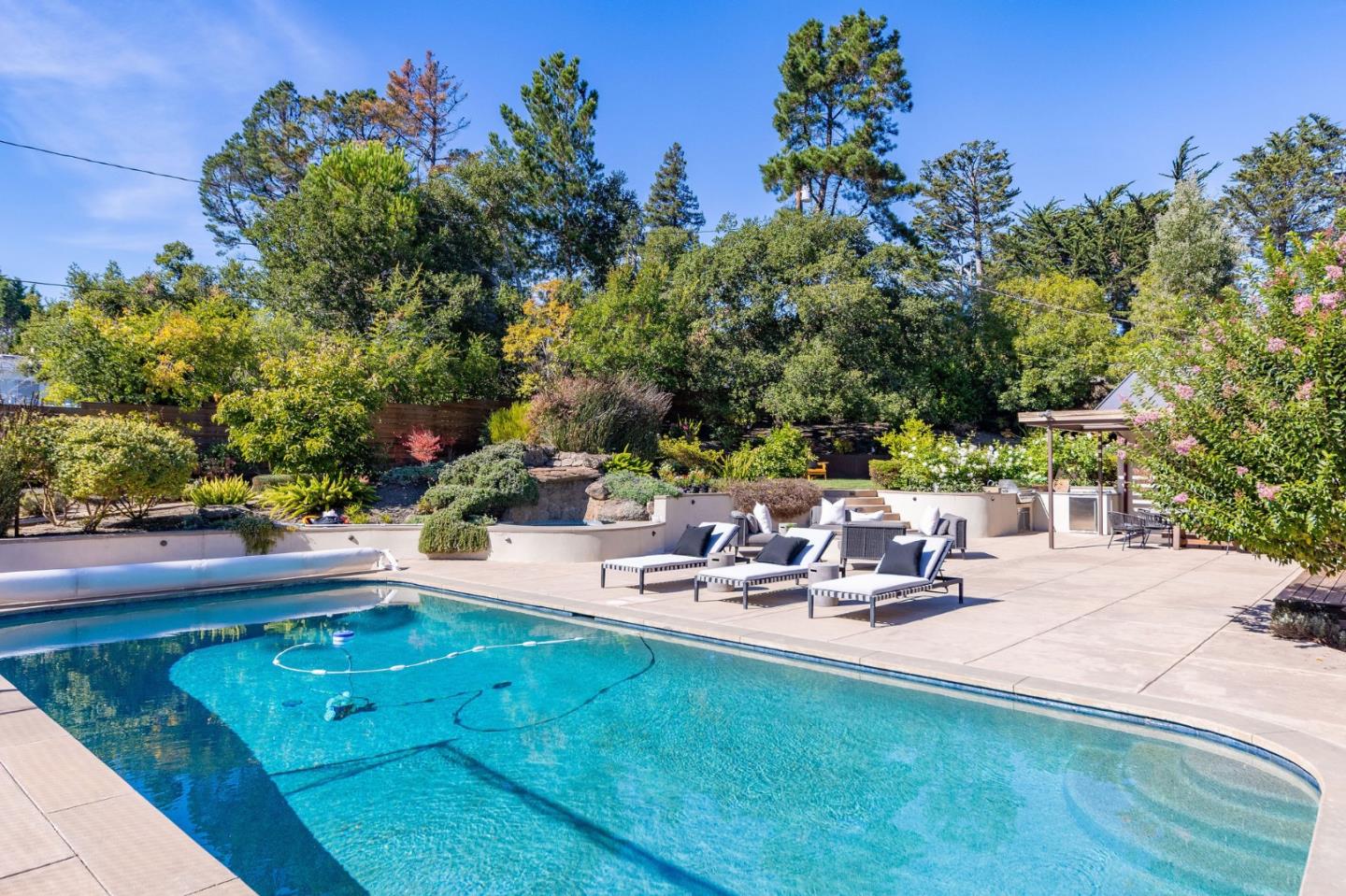 Detail Gallery Image 110 of 150 For 1485 Oak Rim Dr, Hillsborough,  CA 94010 - 5 Beds | 5/1 Baths