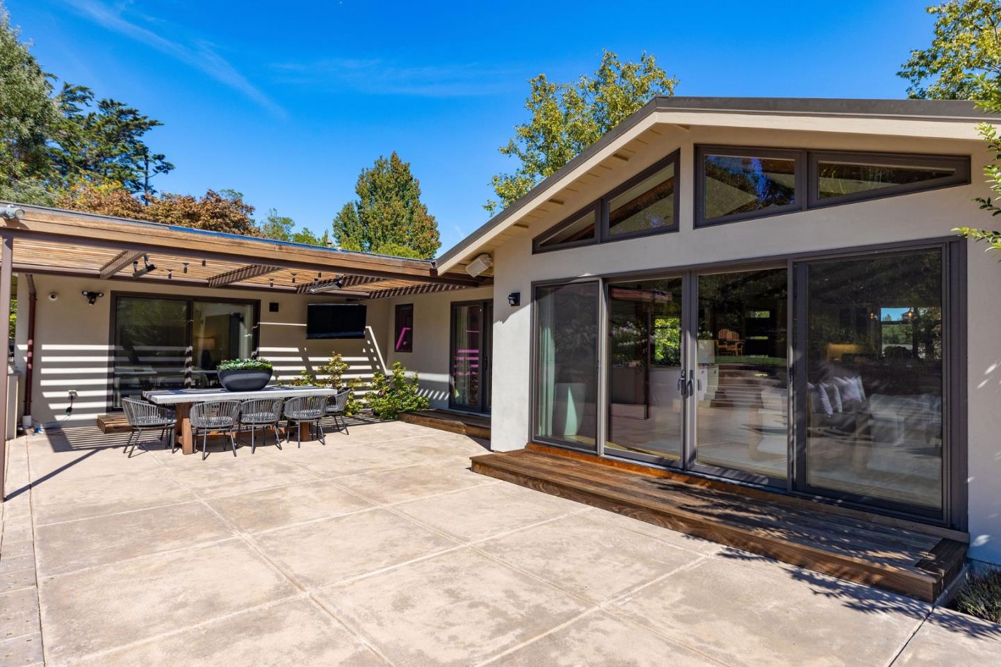 Detail Gallery Image 116 of 150 For 1485 Oak Rim Dr, Hillsborough,  CA 94010 - 5 Beds | 5/1 Baths