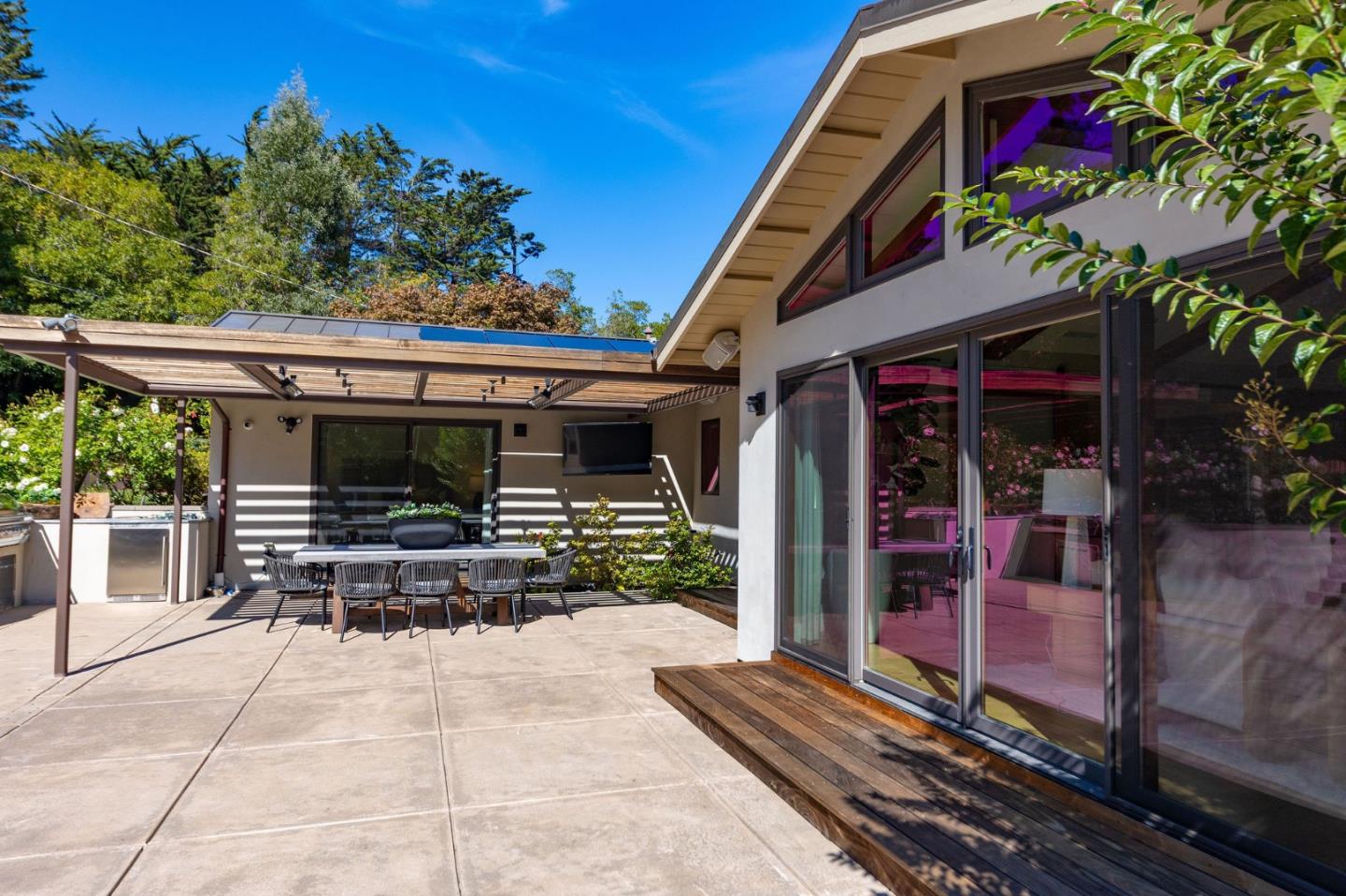 Detail Gallery Image 117 of 150 For 1485 Oak Rim Dr, Hillsborough,  CA 94010 - 5 Beds | 5/1 Baths