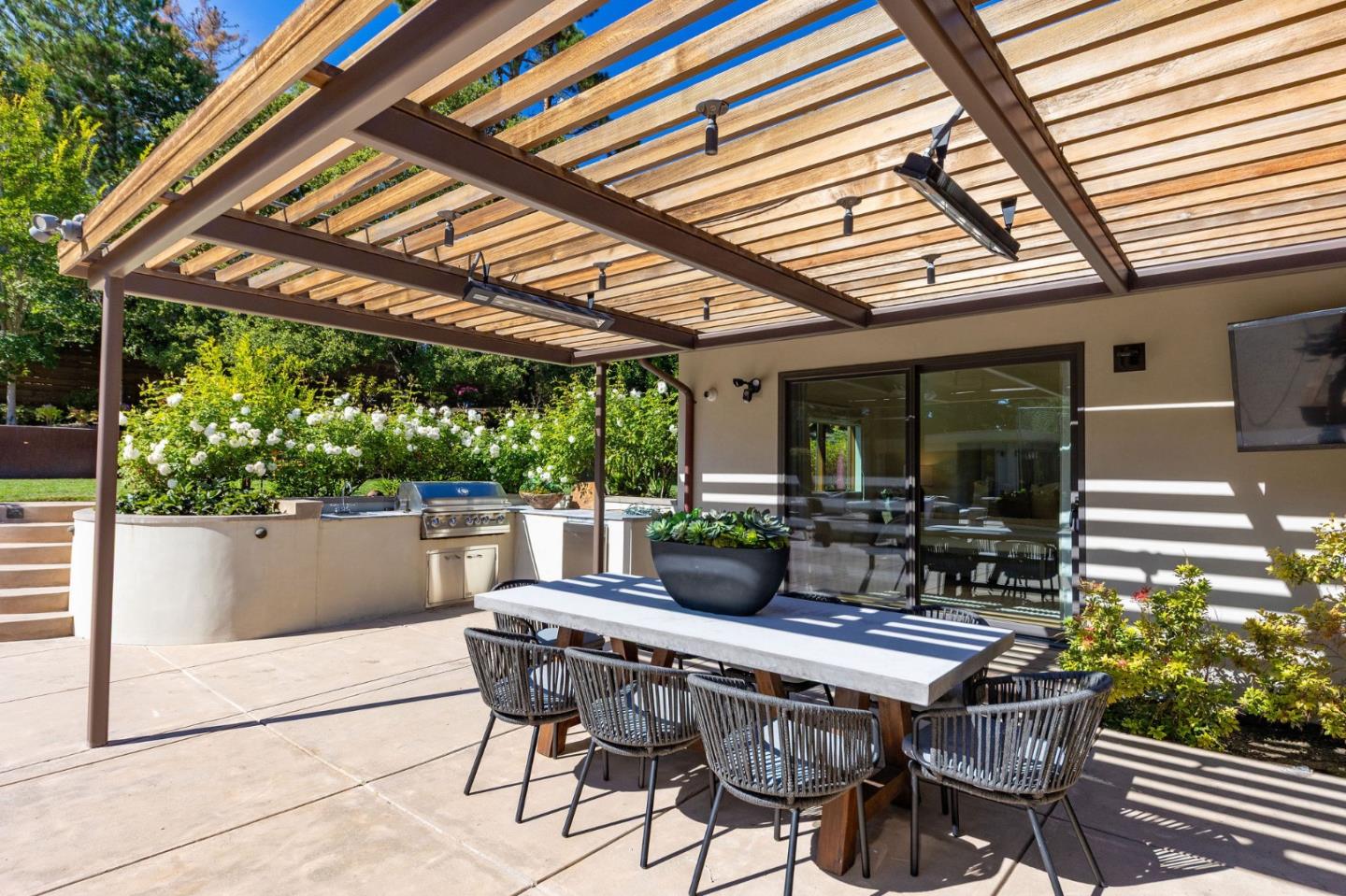 Detail Gallery Image 118 of 150 For 1485 Oak Rim Dr, Hillsborough,  CA 94010 - 5 Beds | 5/1 Baths